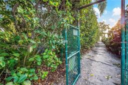 Picture of 744 Jungle Queen Way, Longboat Key, FL 34228