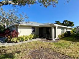 Picture of 4339 Bowling Green Circle Unit 19, Sarasota, FL 34233