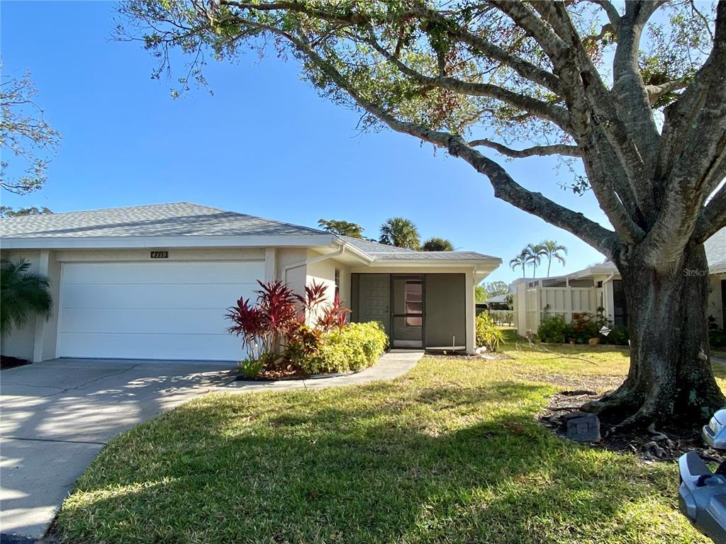 Picture of 4339 Bowling Green Circle Unit 19, Sarasota, FL 34233