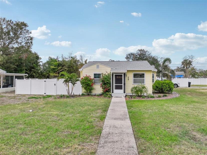 Picture of 429 Rotary Place Ne, St Petersburg FL 33703