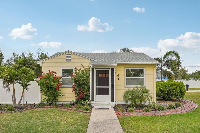 Picture of 429 Rotary Place Ne, St Petersburg FL 33703