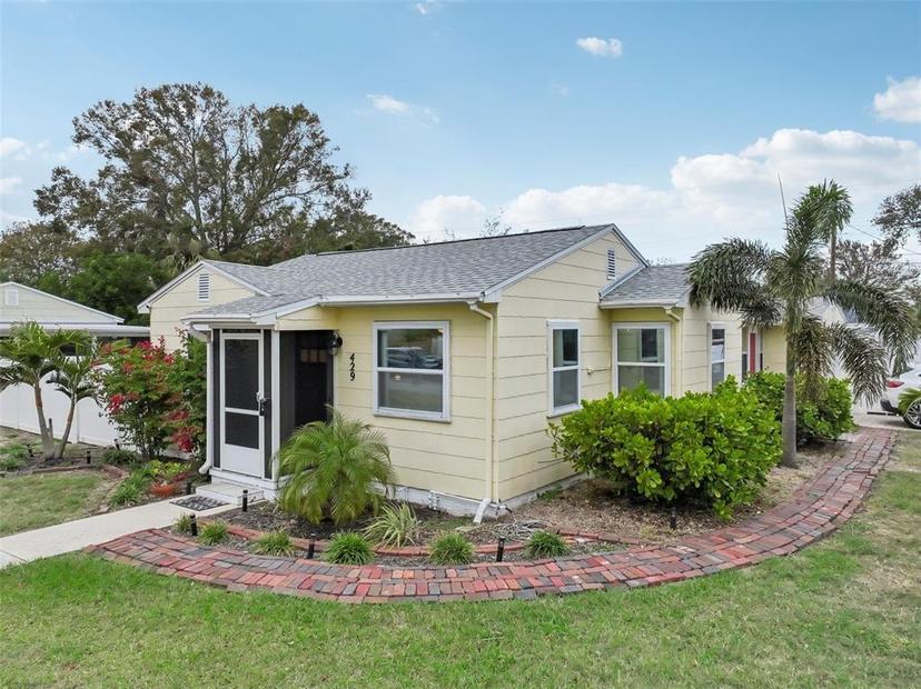 Picture of 429 Rotary Place Ne, St Petersburg FL 33703