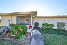 Picture of 1901 Canterbury Lane Unit 19, Sun City Center, FL 33573