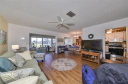 Picture of 1901 Canterbury Lane Unit 19, Sun City Center, FL 33573