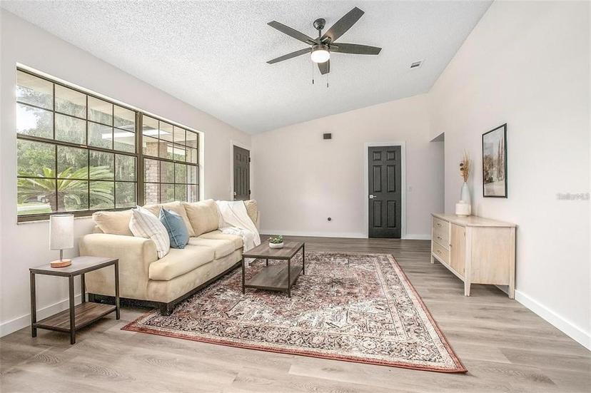 Picture of 725 Roberts Avenue, Deland FL 32724