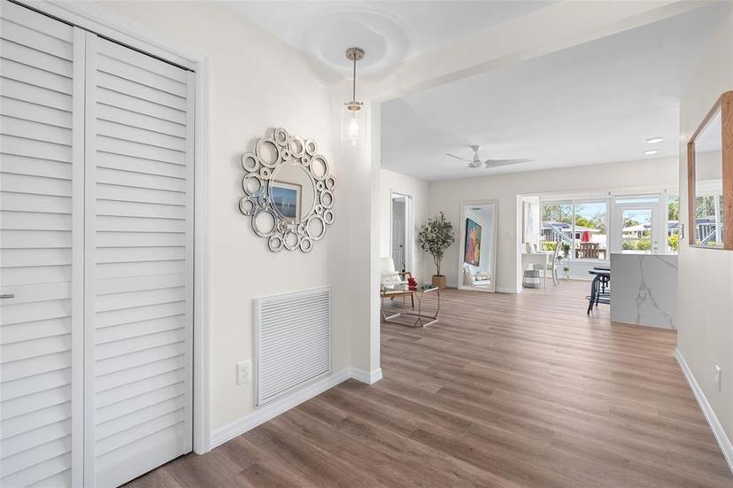 Picture of 5101 Huntington Circle Ne, St Petersburg FL 33703