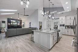 Picture of 465 Songbird Way, Apopka, FL 32712