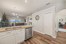 Picture of 6937 Exeter Park Place, Apollo Beach, FL 33572