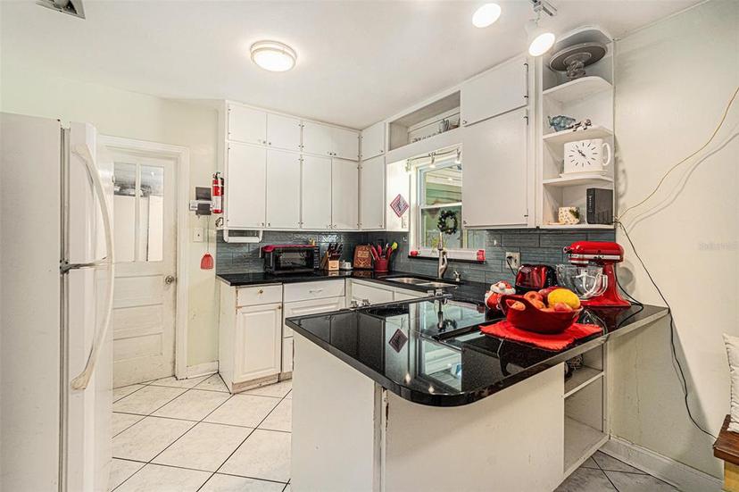 Picture of 10708 Edgewater Lane, Tampa FL 33612