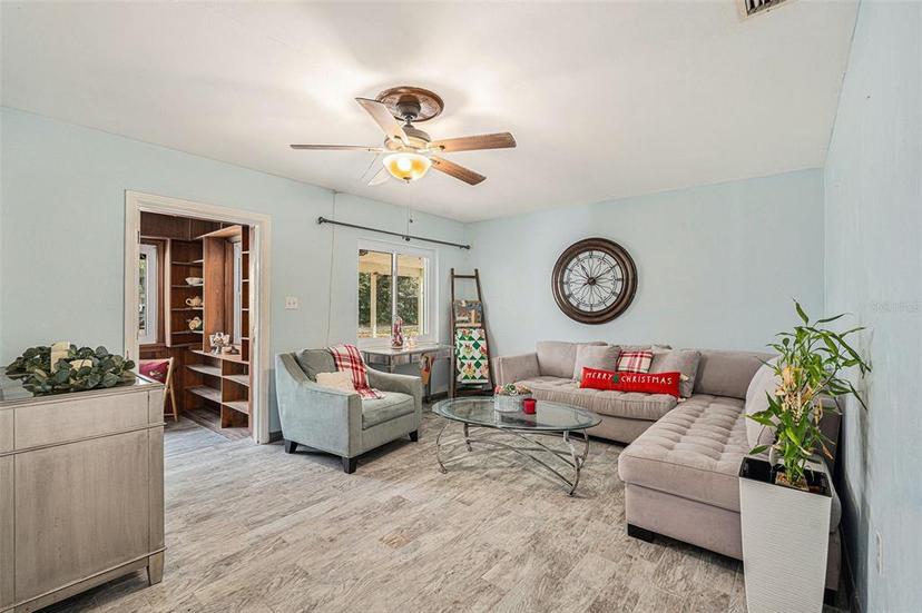 Picture of 10708 Edgewater Lane, Tampa FL 33612