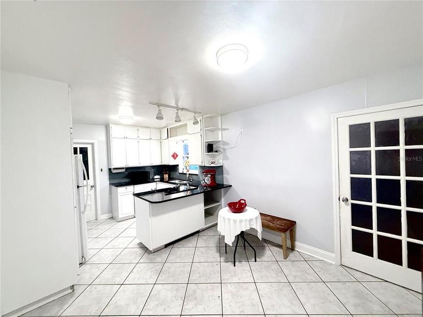 Picture of 10708 Edgewater Lane, Tampa FL 33612