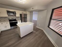 Picture of 314 Spring Lakes Boulevard Unit 314-U, Bradenton, FL 34210