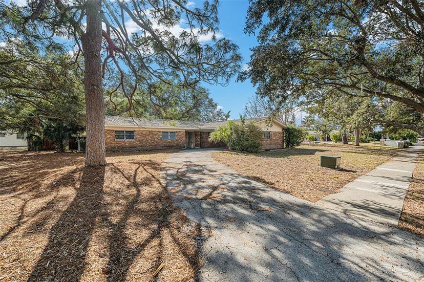 Picture of 3700 Dana Shores Drive, Tampa FL 33634