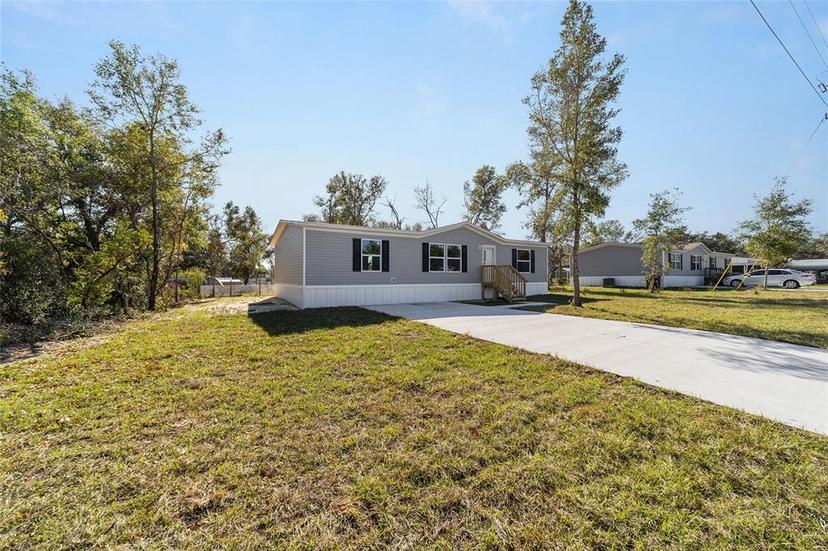 Picture of 18478 SE 58Th Place, Ocklawaha FL 32179