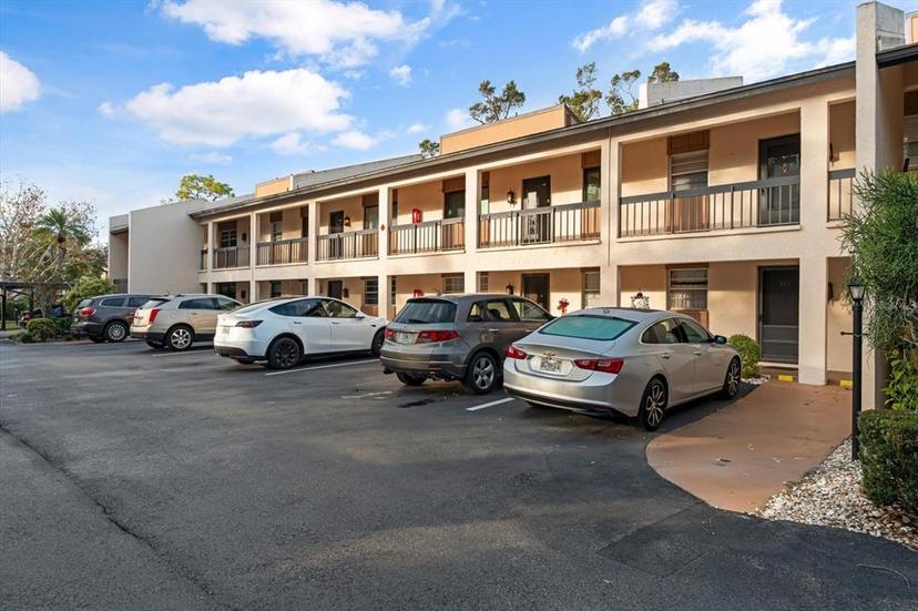 Picture of 2522 Clubhouse Drive Unit 204, Sarasota FL 34232
