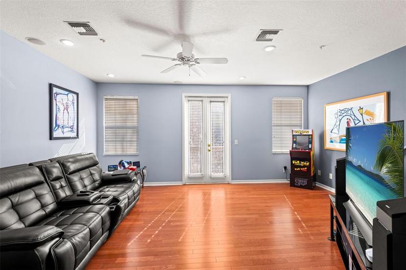 Picture of 3010 Bayshore Pointe Drive, Tampa FL 33611
