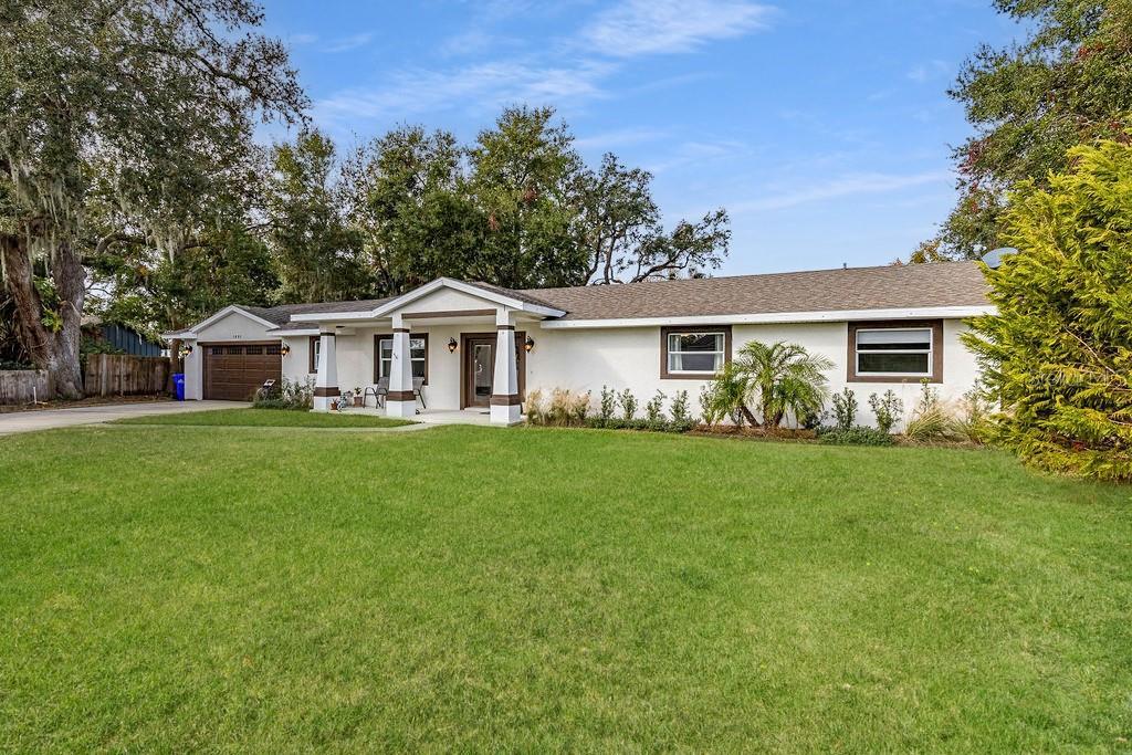 Picture of 1001 Michelle Court, Tavares, FL 32778