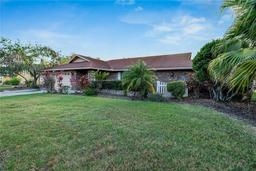 Picture of 1903 Country Club Court, Plant City, FL 33566