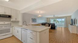 Picture of 119 Tidewater Drive Unit 119, Bradenton, FL 34210