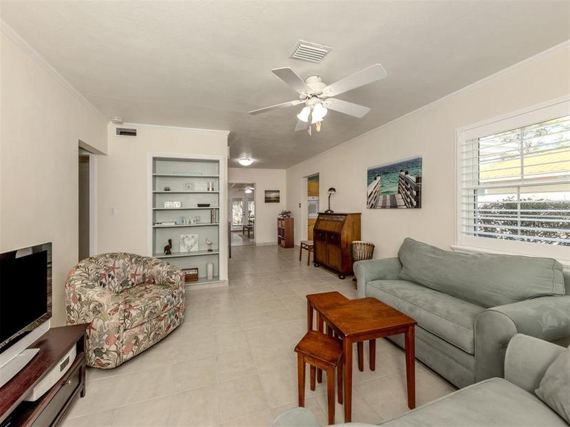 Picture of 828 Nokomis Avenue S, Venice FL 34285