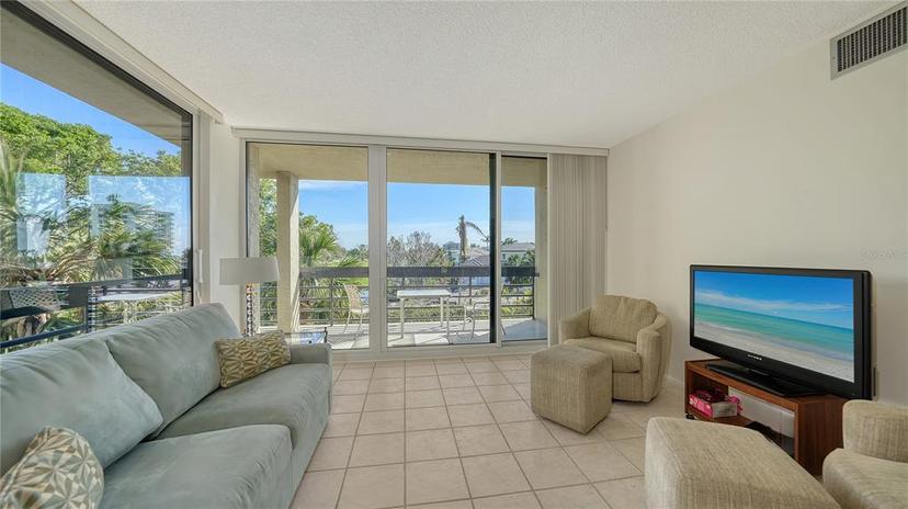 Picture of 1065 Gulf Of Mexico Drive Unit 201, Longboat Key FL 34228