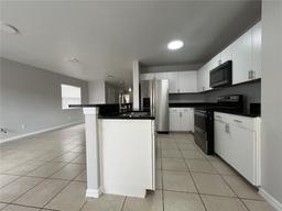 Picture of 572 Cresting Oak Circle Unit 19, Orlando, FL 32824