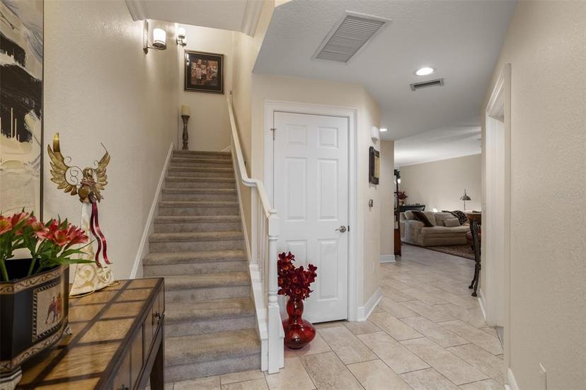 Picture of 829 Date Palm Lane, St Petersburg FL 33707