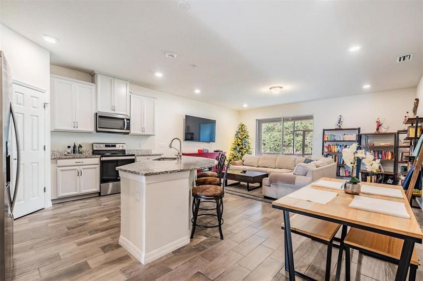 Picture of 2919 Grand Kemerton Place, Tampa FL 33618