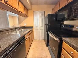 Picture of 803 Lake Haven Square Unit 106, Brandon, FL 33511