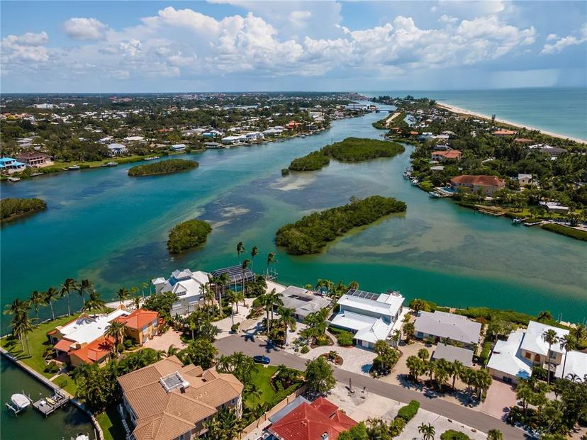Picture of 922 Casey Cove Drive, Nokomis FL 34275