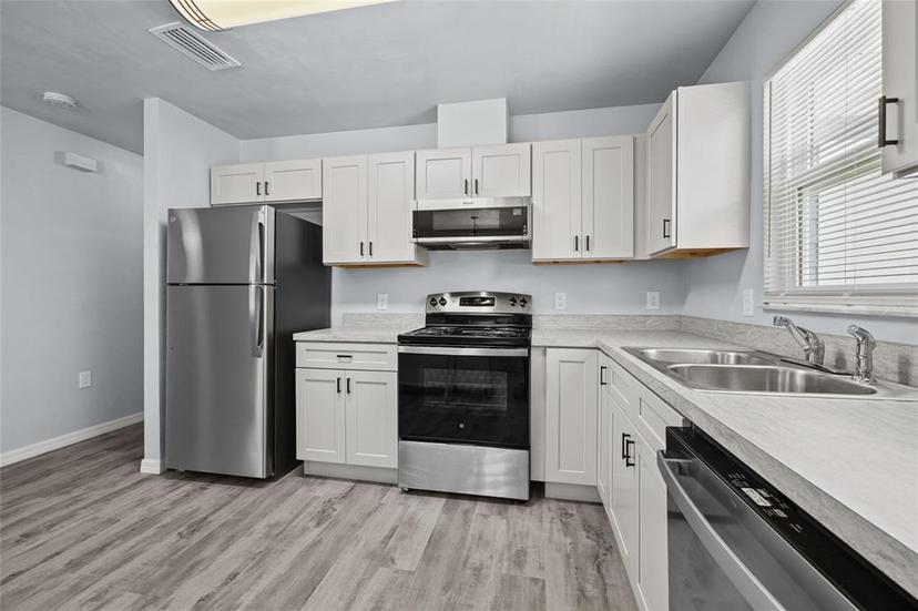 Picture of 1118 NW 6Th Place, Gainesville FL 32601