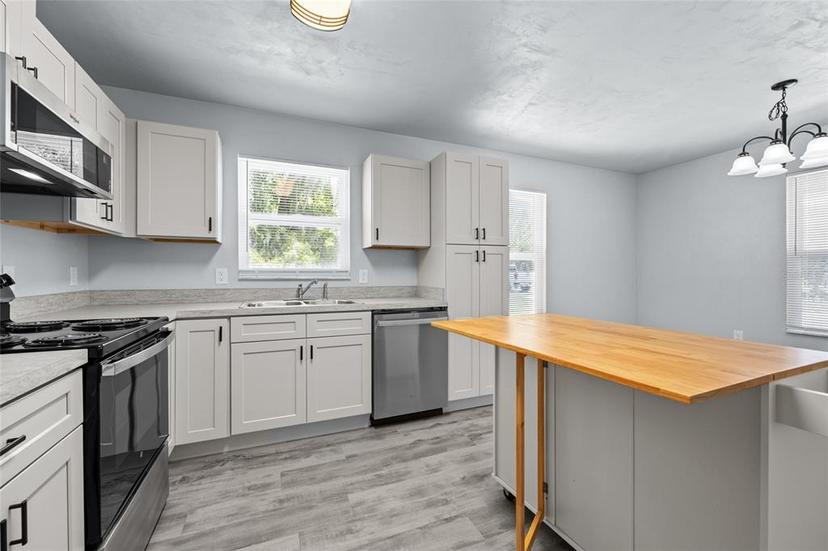 Picture of 1118 NW 6Th Place, Gainesville FL 32601