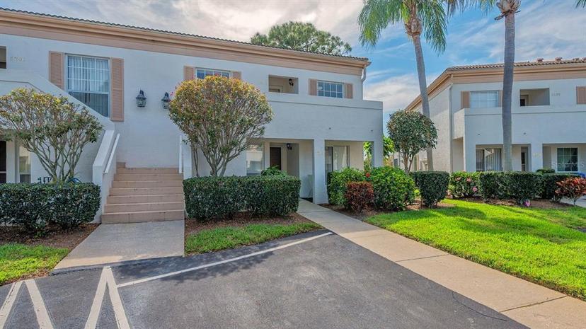 Picture of 5242 Wedgewood Lane Unit 62, Sarasota FL 34235