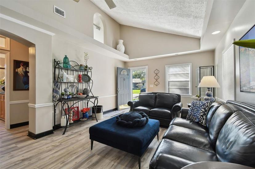 Picture of 605 E Spruce Street, Tarpon Springs FL 34689