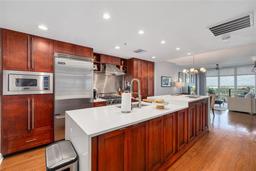 Picture of 1120 E Kennedy Boulevard Unit 1221, Tampa, FL 33602