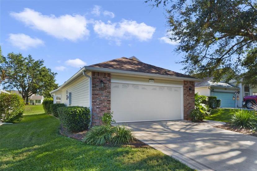 Picture of 24946 Cranes Roost Circle, Leesburg FL 34748