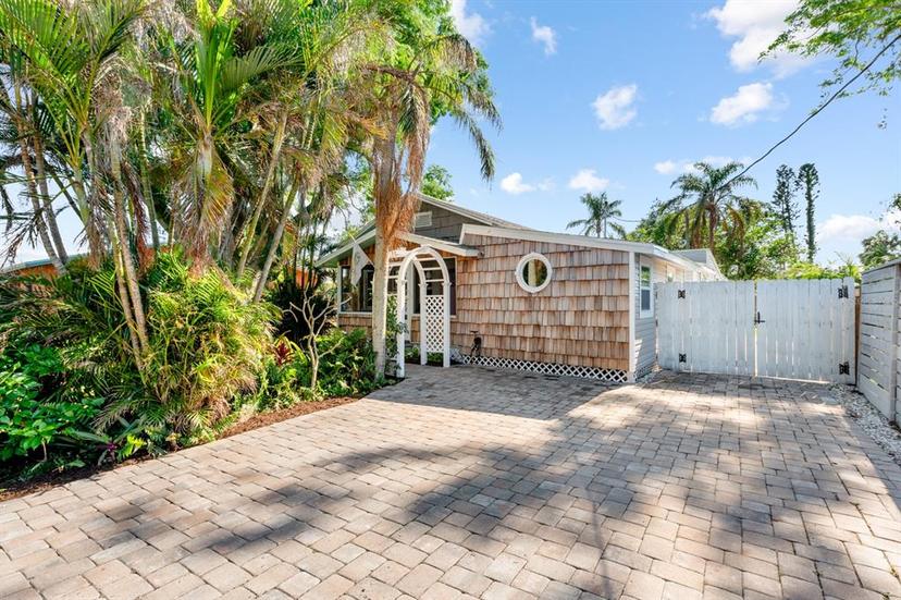 Picture of 129 Avenida De Bahia, Nokomis FL 34275