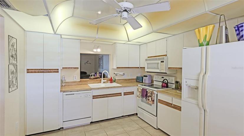 Picture of 527 Spring Lakes Boulevard, Bradenton FL 34210
