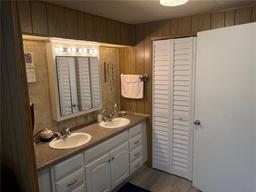 Picture of 975 Cr 461, Lake Panasoffkee, FL 33538