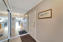 Picture of 1200 E Peppertree Lane Unit 307, Sarasota, FL 34242