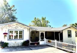 Picture of 422 W 11Th Avenue, Mount Dora, FL 32757
