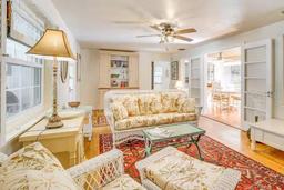 Picture of 422 W 11Th Avenue, Mount Dora, FL 32757