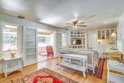Picture of 422 W 11Th Avenue, Mount Dora, FL 32757