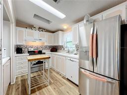 Picture of 1559 Nassau Circle, Tavares, FL 32778