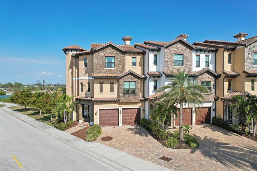 Picture of 205 E Venice Ave, Venice FL 34285