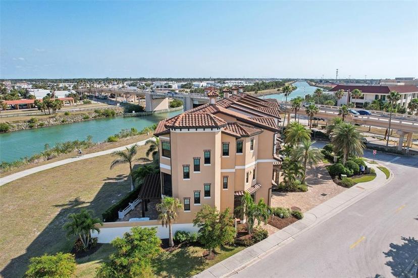 Picture of 205 E Venice Ave, Venice FL 34285