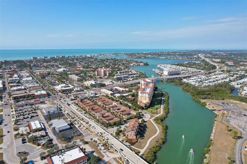 Picture of 205 E Venice Ave, Venice FL 34285
