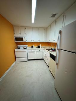 Picture of 4136 Versailles Drive Unit 4136D, Orlando, FL 32808