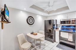 Picture of 19029 Us Highway 19 N Unit 9-301, Clearwater, FL 33764