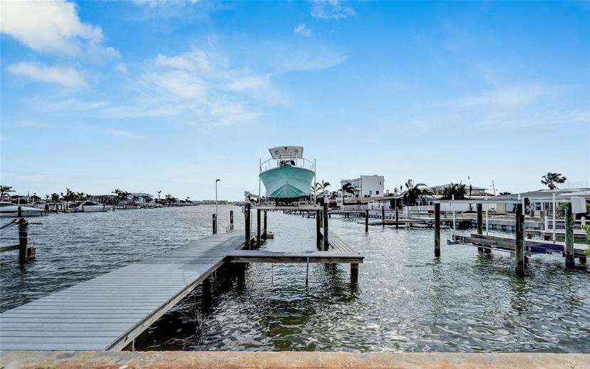 Picture of 635 115Th Avenue, Treasure Island FL 33706